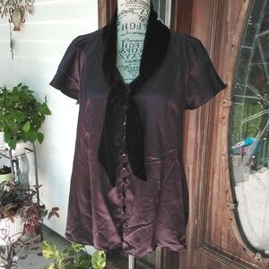 Women's NWOT Banana Republic dark purple Silk button front cap sleeve top Small